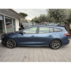 Ford Focus ST-Line con cambio automatico 2023  Maxi Screen da 13.2"