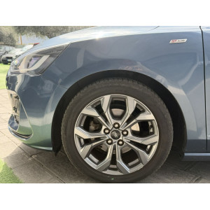 Ford Focus ST-Line con cambio automatico 2023  Maxi Screen da 13.2"