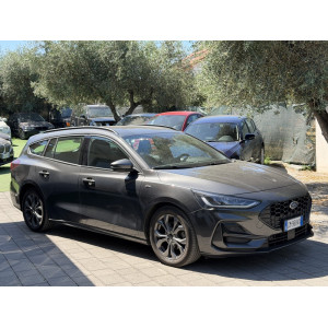 Ford Focus ST-Line con cambio automatico 2023  Maxi Screen da 13.2"