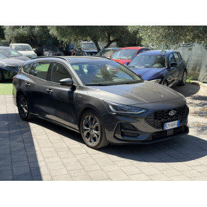 Ford Focus ST-Line con cambio automatico 2023  Maxi Screen da 13.2"