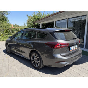 Ford Focus ST-Line con cambio automatico 2023  Maxi Screen da 13.2"