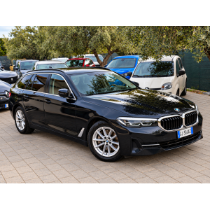 BMW 530d Touring LCI Luxury 2022 usata - Vista frontale